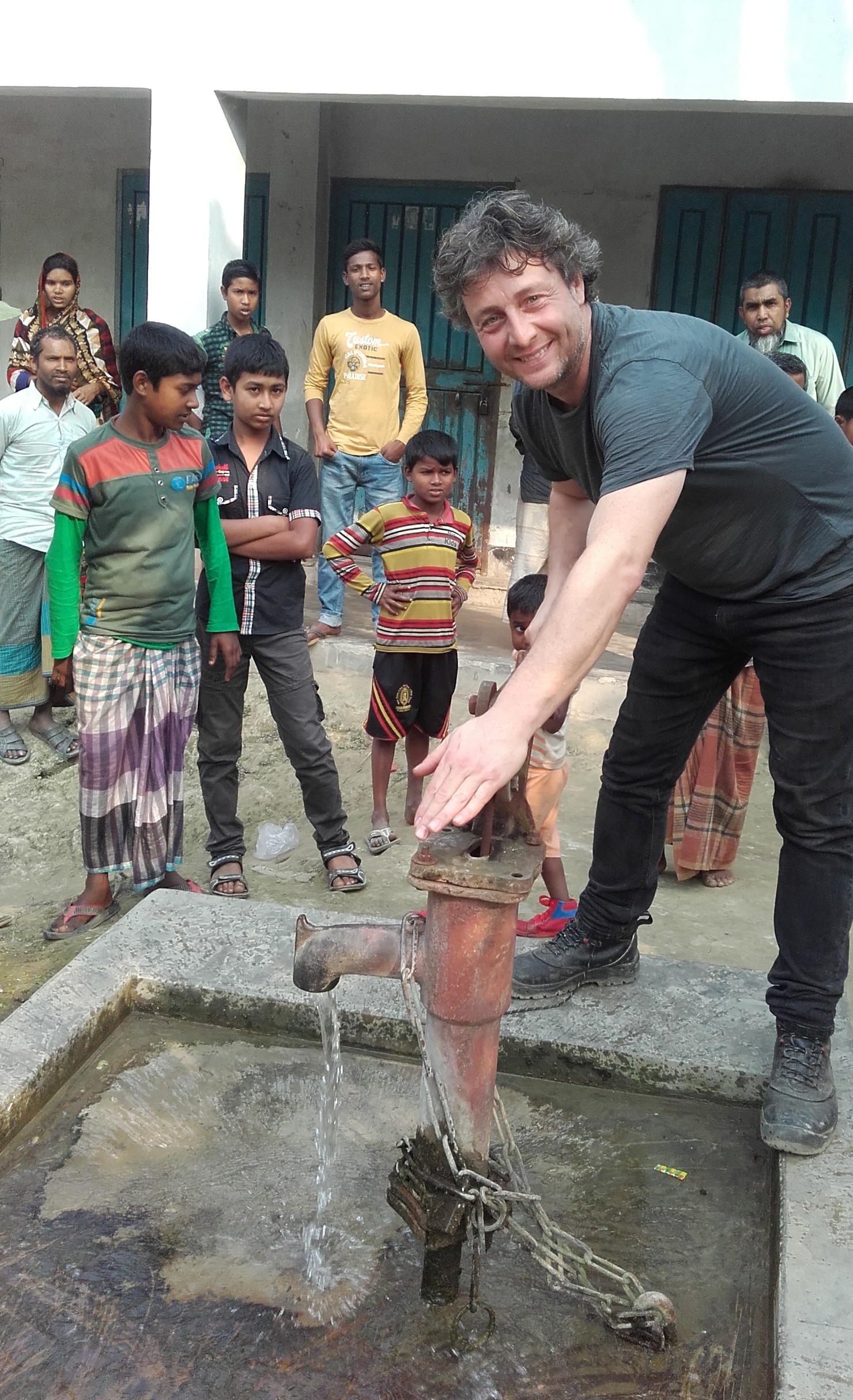Der 1. Vorsitzende am ersten Tiefbrunnen in Goljani